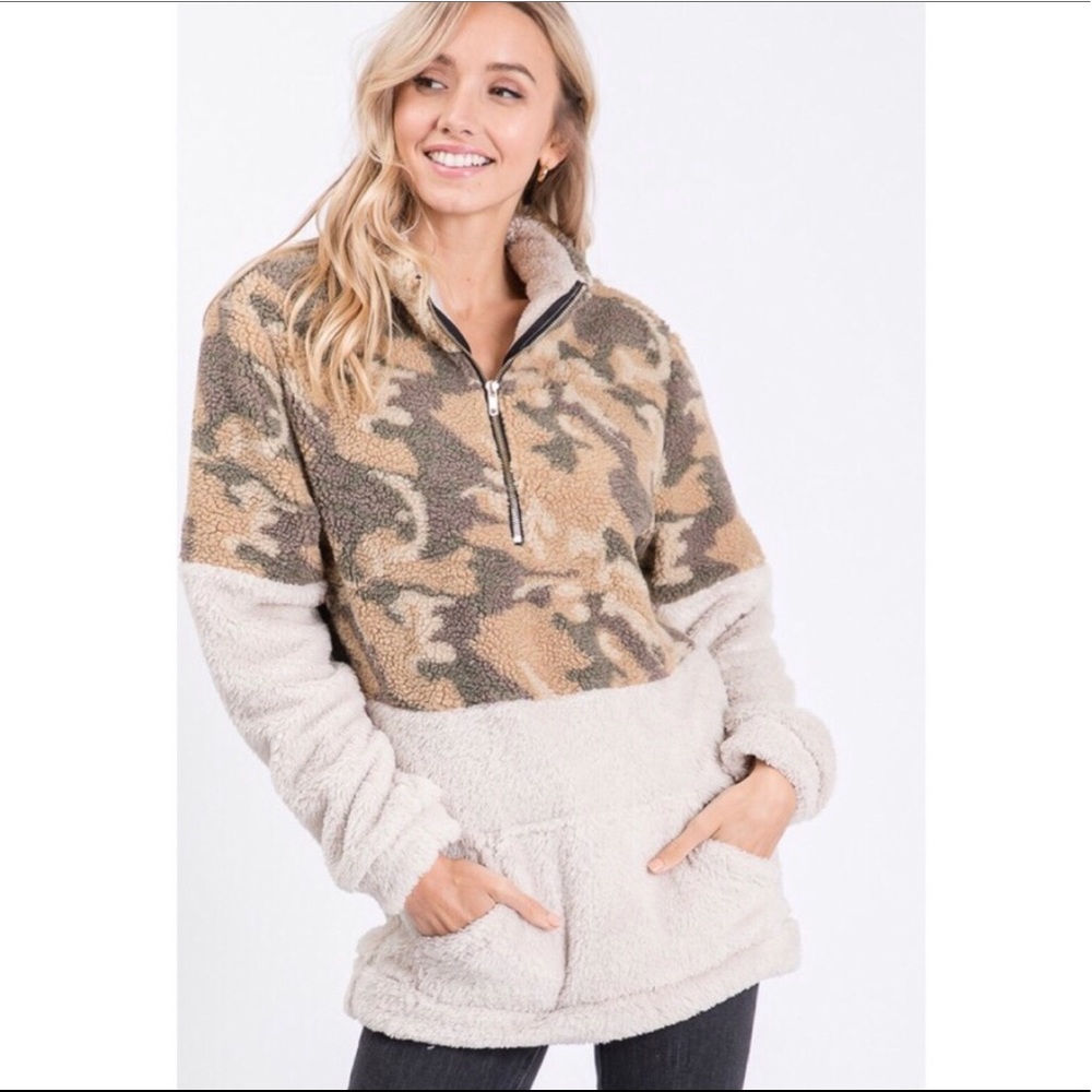 Camouflage Print Sherpa pullover hoodie